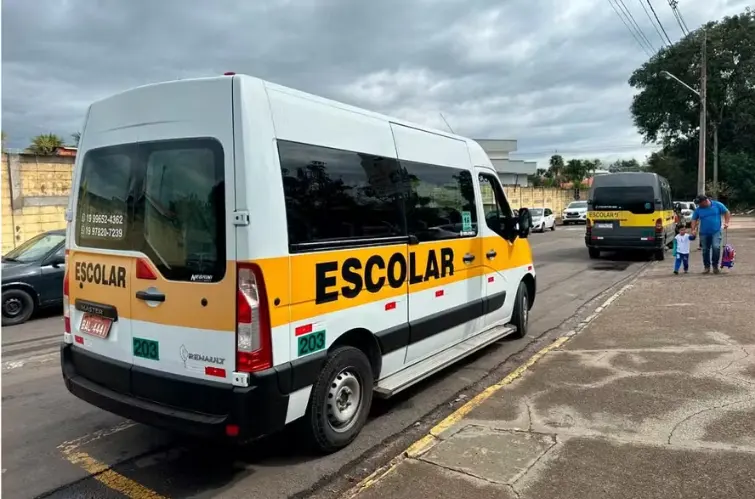 Como saber se a van escolar que vou contratar é de confiança?