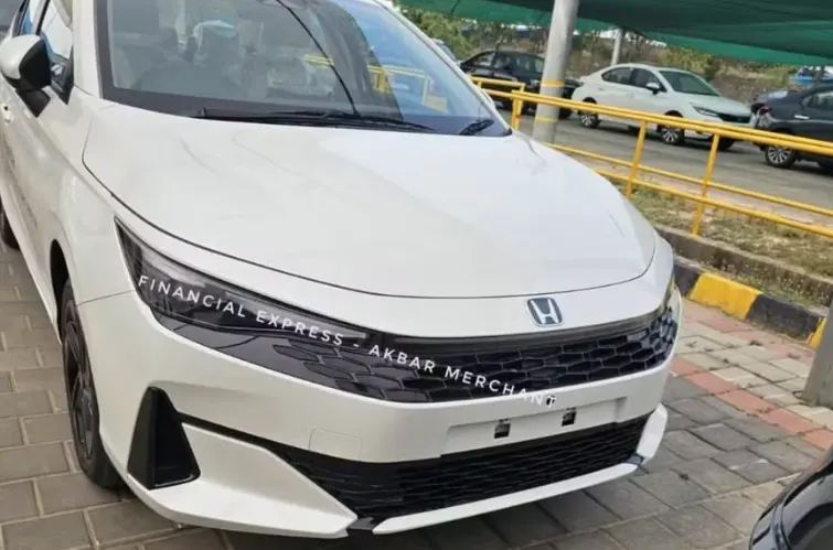Flagra revela novo Honda City com frente inspirada no Prelude