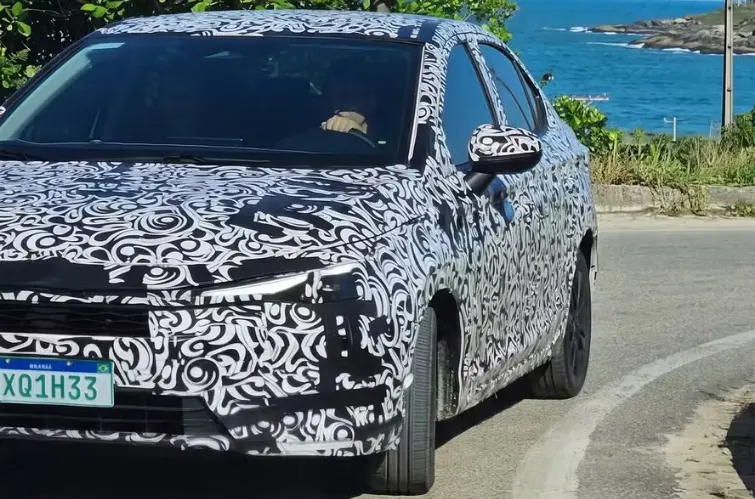 Flagra mostra novo Honda City com visual mais esportivo perto do lançamento