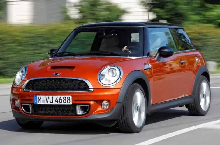 5 carros usados com estilo retrô para comprar em 2025