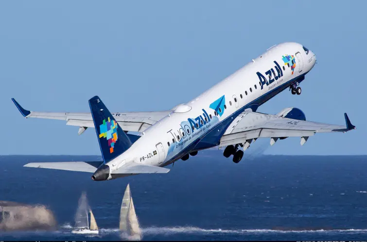 Azul cancela 30% dos voos em Rondônia e revolta empresários e passageiros