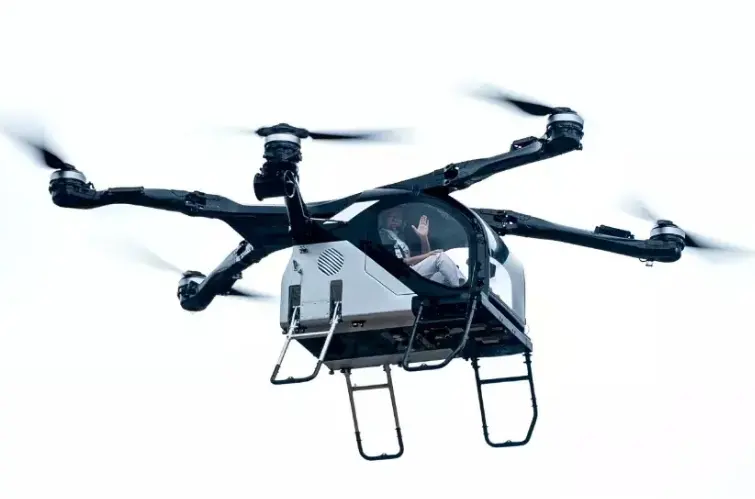 Aeronave autônoma de fabricante de carros chineses cai durante apresentação