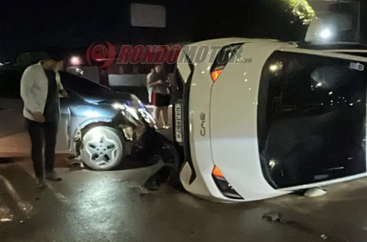 Dois motoristas de aplicativo ficam feridos após acidente em cruzamento da capital