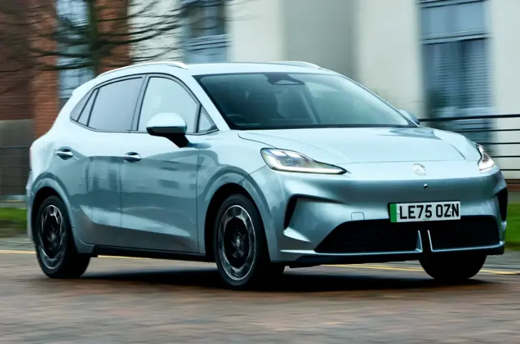 MG4 Urban chega ao Brasil para enfrentar BYD Dolphin e ampliar disputa entre elétricos