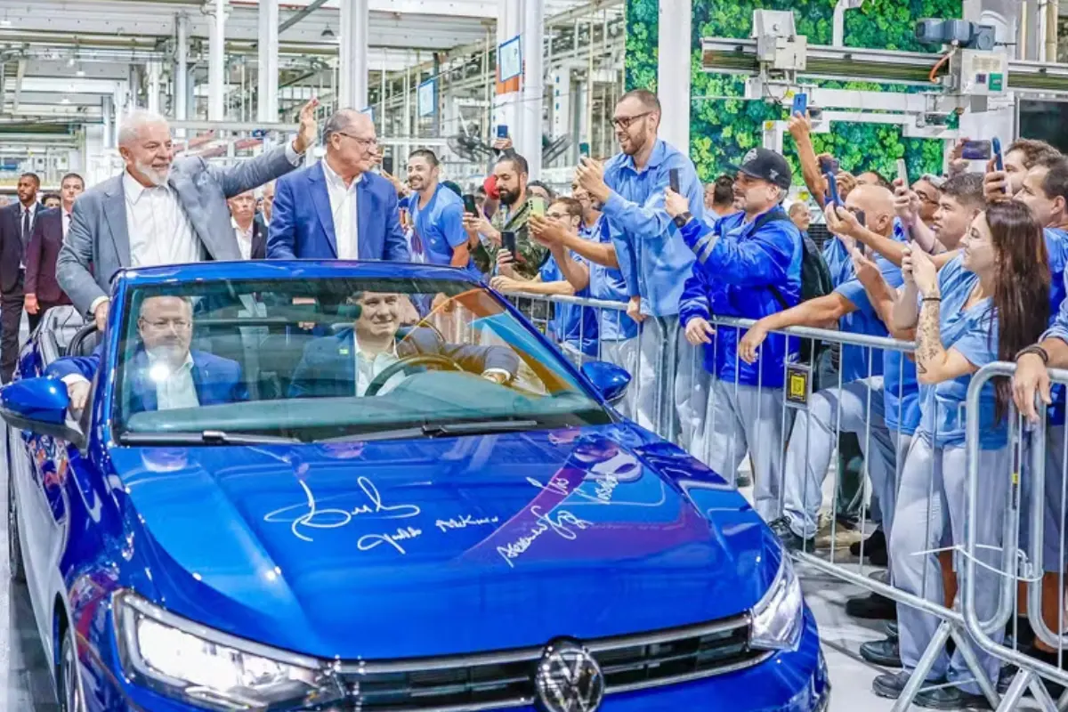 Volkswagen Virtus conversível feito para Lula virou peça de museu na fábrica da Anchieta