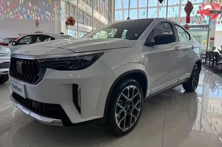 Fiat Fastback 2026 estreia com nova versão e motor 1.3 turbo de 176 cv