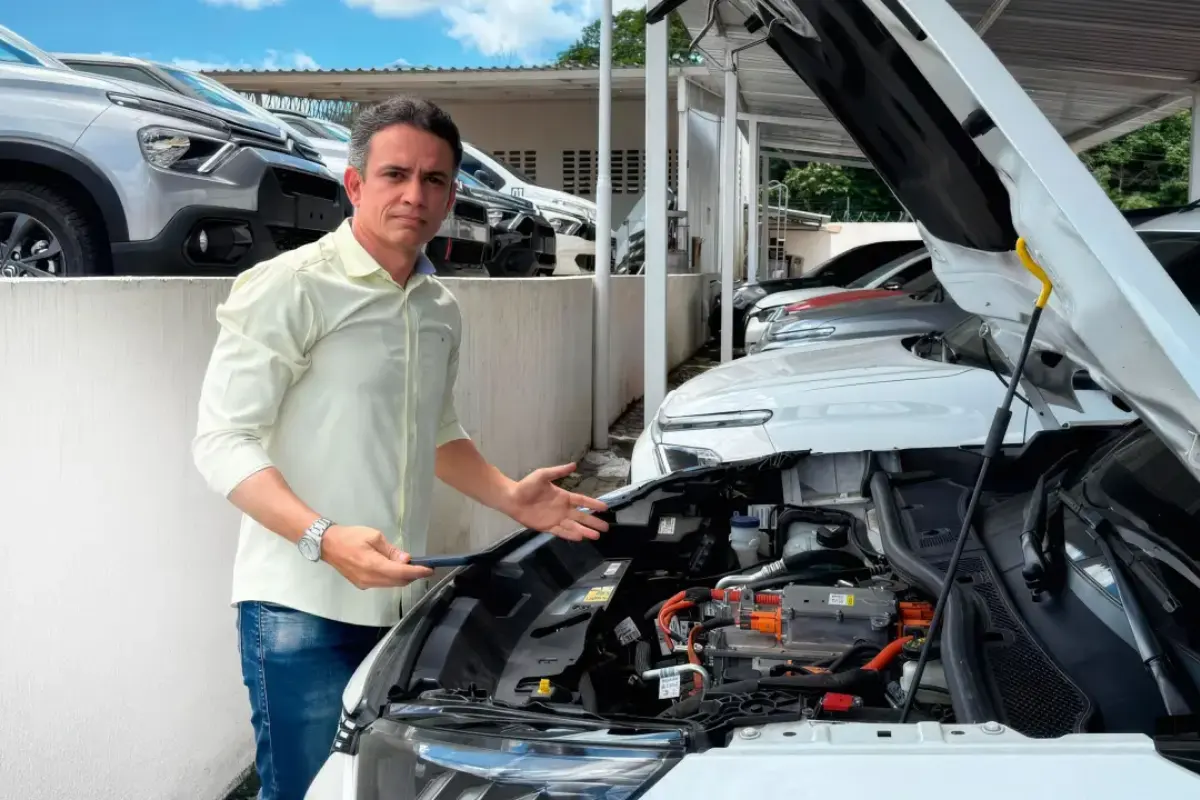 Peugeot elétricos enfrentam relatos de falhas no ar-condicionado e longas esperas por reparo