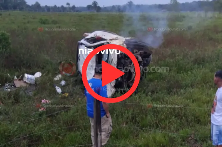 Motorista fica preso nas ferragens após capotamento na BR-319 em Porto Velho