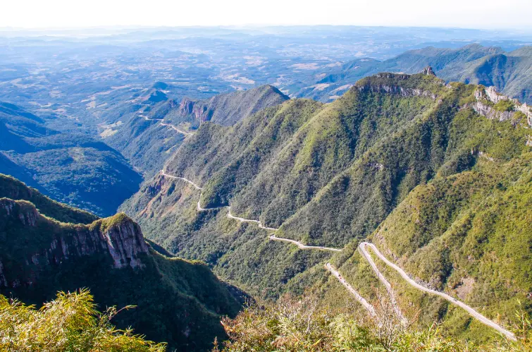 Conheça as seis estradas mais bonitas e icônicas do Brasil