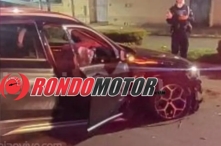 BMW X1 perde o controle e colide com árvore na Avenida Rio de Janeiro, em Porto Velho