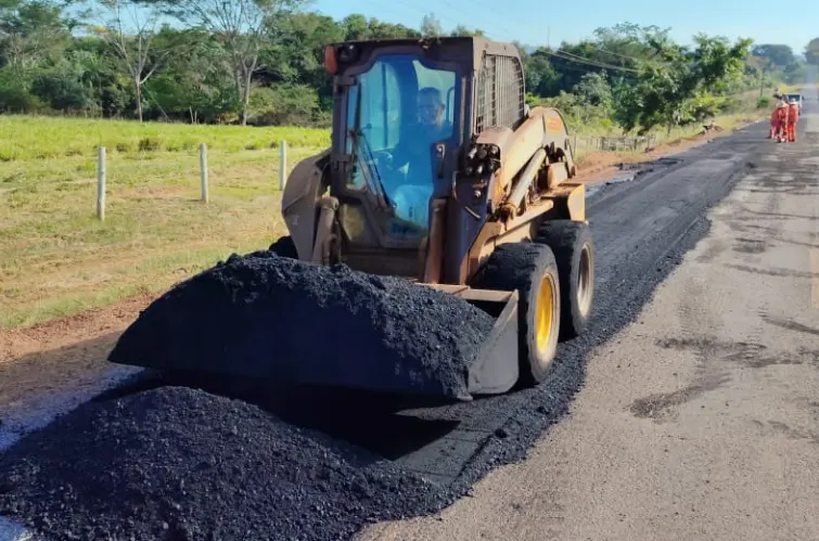 Governo de RO executa manutenção em 37 km da Rodovia-370 entre Cabixi e Colorado do Oeste