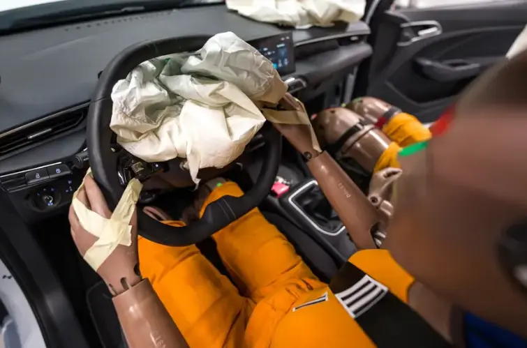 Teste aponta que colisões a 35 km/h podem ser mais severas que impactos a 50 km/h