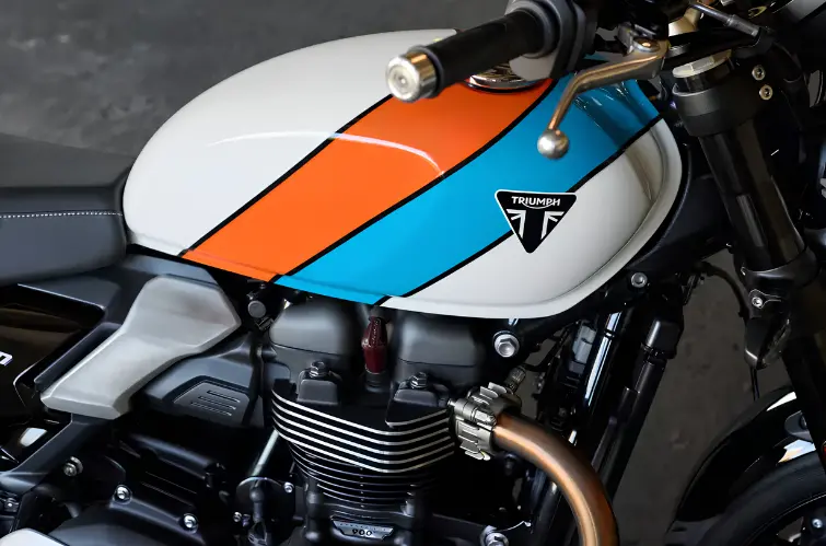 Triumph atualiza design de motos clássicas e reforça estratégia no mercado brasileiro