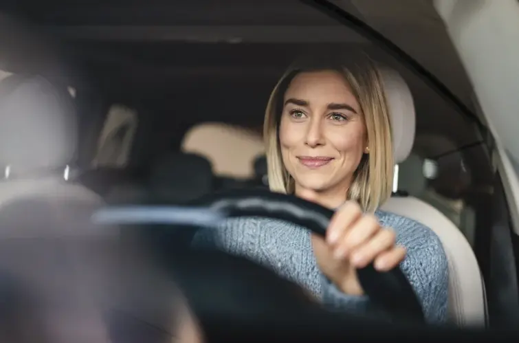Por que seguro de carro para mulheres está mais caro do que para homens?