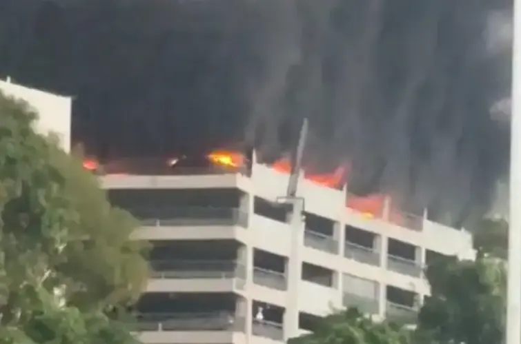 Incêndio em estacionamento da BYD destrói veículos e levanta alerta sobre propagação de fogo