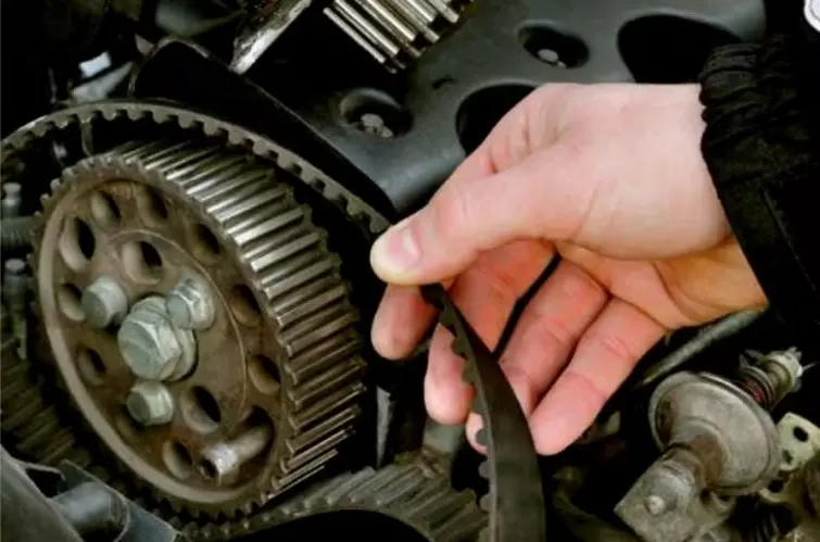 Chevrolet Onix e Tracker ganham correia banhada a óleo mais resistente; entenda o que mudou