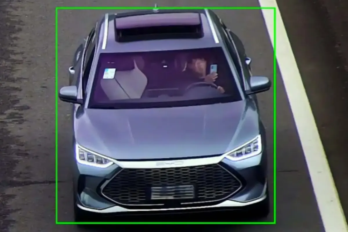 Radares com inteligência artificial começam a multar motoristas em São Paulo; veja o que eles conseguem identificar