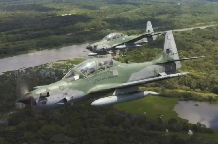Veja mais do avião Super Tucano que derrubou aeronave do narcotráfico nesta quarta-feira (10)