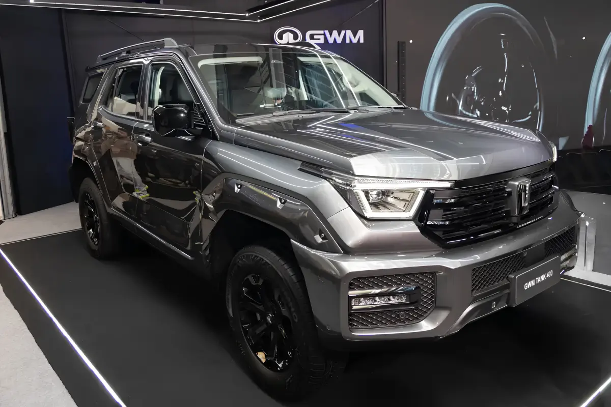 GWM Tank 400 estreia no Brasil com motor flex e mais de 400 cv ainda em 2026