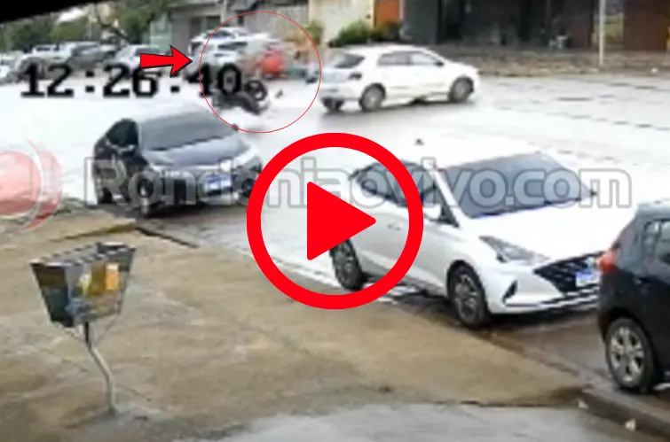 Motoboy fica ferido após motorista avançar preferencial em cruzamento de Porto Velho