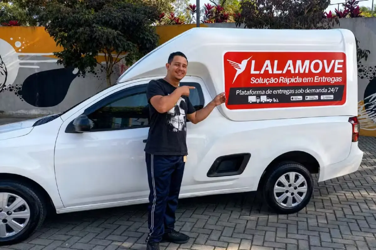 Motoristas deixam aplicativos de transporte e migram para entregas em busca de maior renda