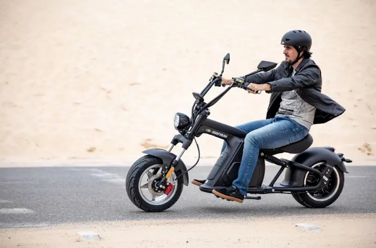 Veículos elétricos terão novas regras de circulação em 2026