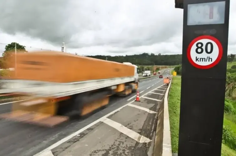 Projeto propõe multas proporcionais à renda e fim de radares ocultos no Brasil