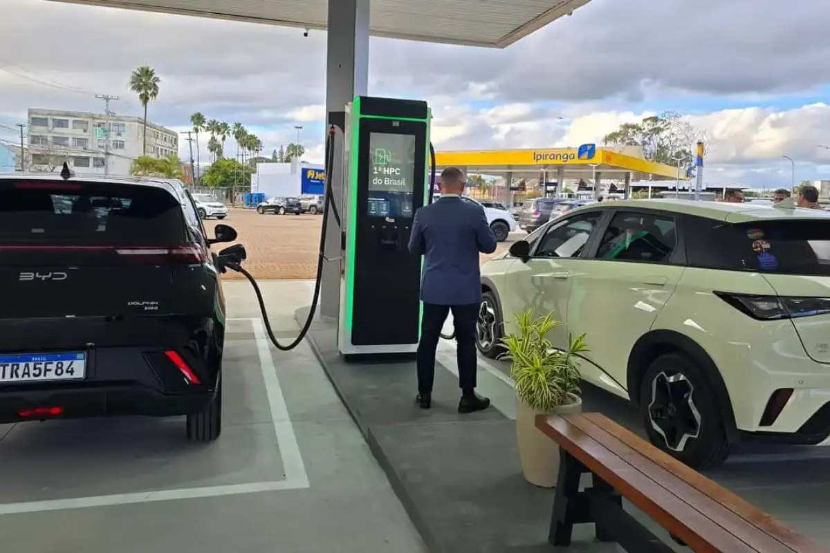 Elétricos avançam nas vendas, mas consumo de gasolina ainda cresce no Brasil; entenda