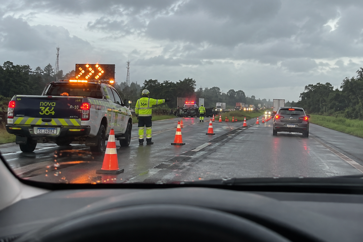 Acidente interrompe pista da BR-364 no km 200, em Pimenta Bueno