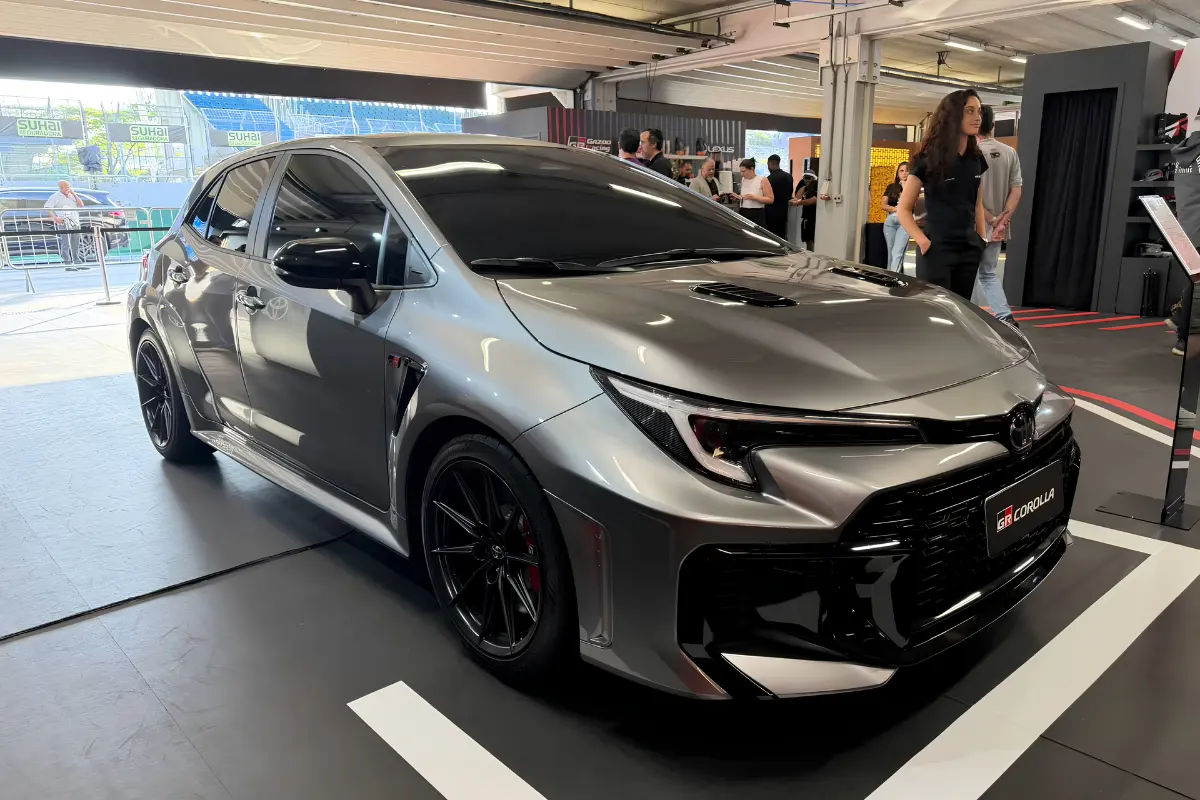 Novo Toyota GR Corolla chega ao Brasil com 304 cv e mais torque