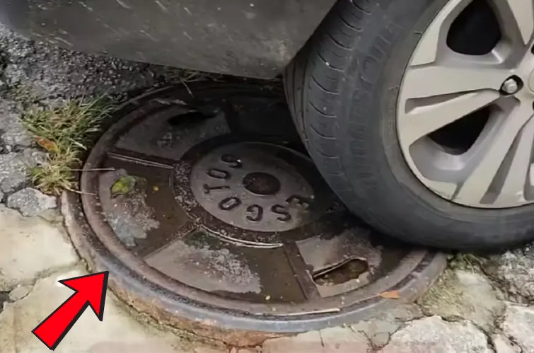 Estacionar sobre tampas de bueiro pode gerar multa e pontos na carteira em Porto Velho! Veja mais