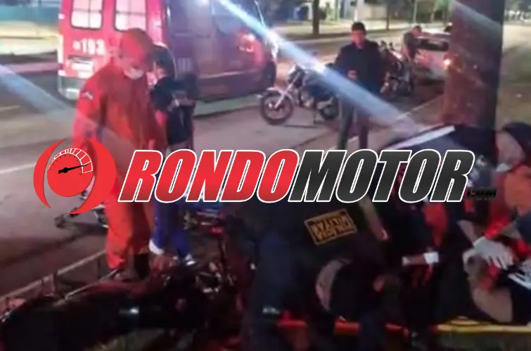Mulher sofre traumatismo craniano ao colidir moto contra árvore em Porto Velho