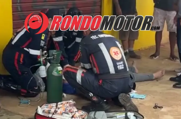 Motociclista fica desacordado ao passar mal e bater em parede  