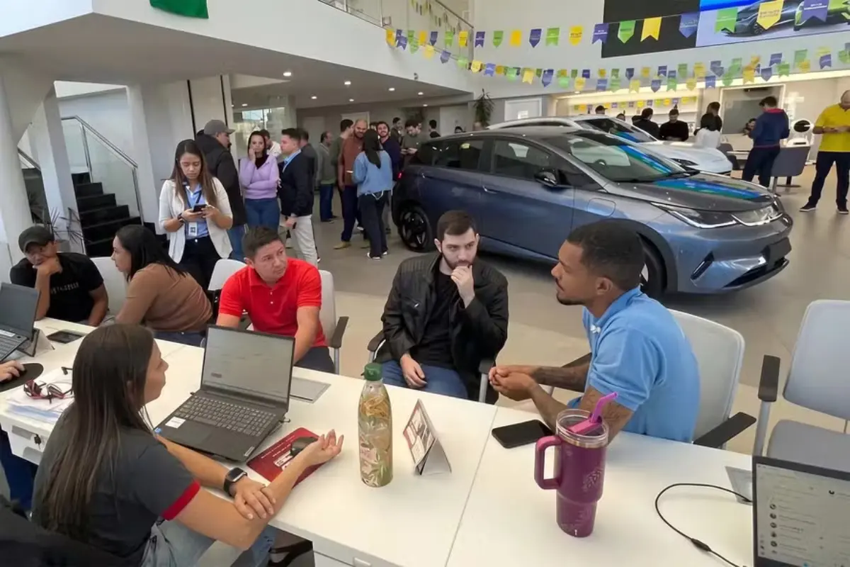 Programa do governo já aprovou mais de 10 mil financiamentos para motoristas de aplicativo e taxistas