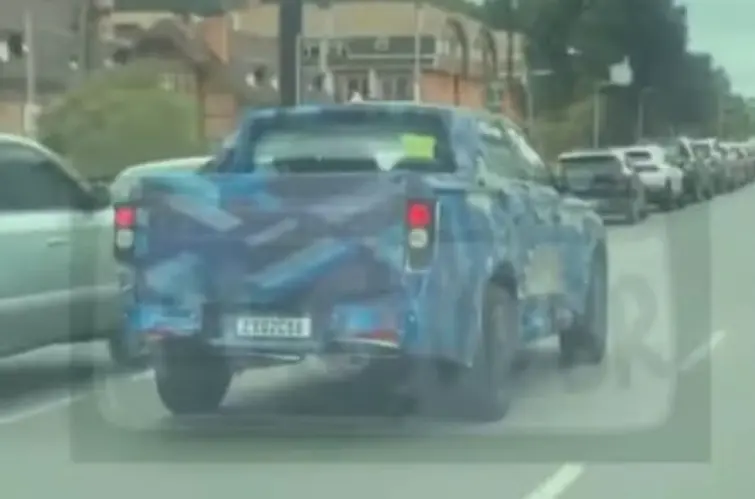 Nova picape da BYD é flagrada em testes e estreia mundial pode acontecer no Salão do Automóvel