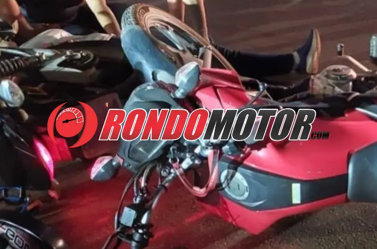 Três pessoas ficam feridas após colisão entre motocicletas na Alexandre Guimarães