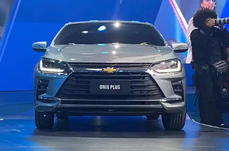 Chevrolet onix e onix plus 2026 estreiam com visual renovado e mais tecnologia