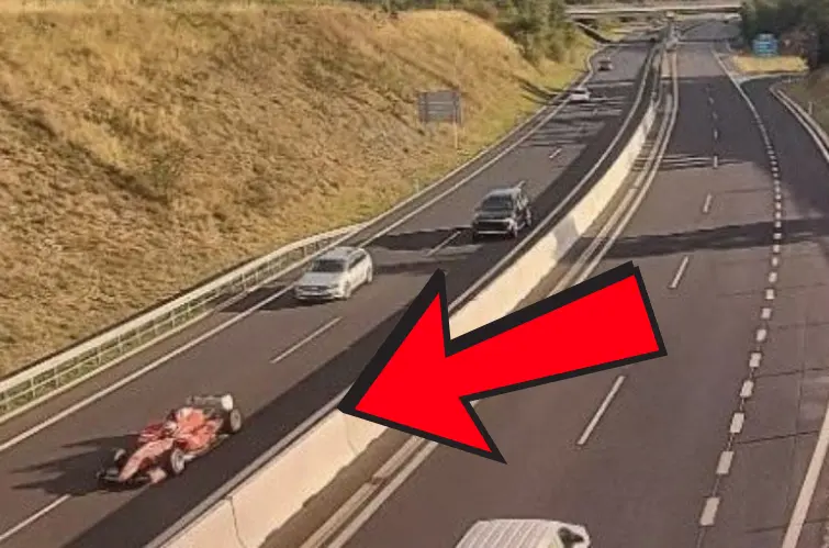 Carro de Fórmula 1 é apreendido após circular em rodovia na Tchéquia