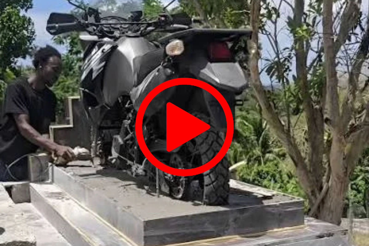 Família chumba moto de motociclista falecido ao túmulo na Jamaica