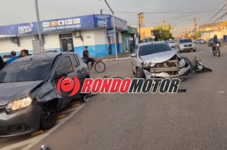 Grave acidente entre três veículos na Carlos Gomes deixa motociclista ferido