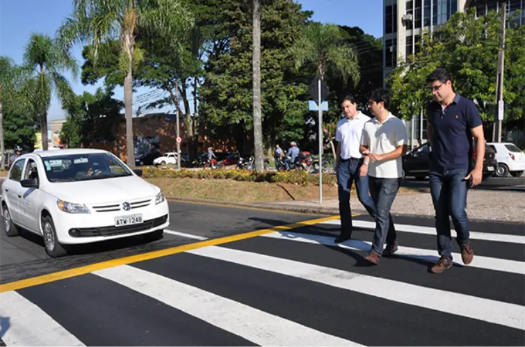 Você realmente sabe atravessar uma faixa de pedestre em segurança?