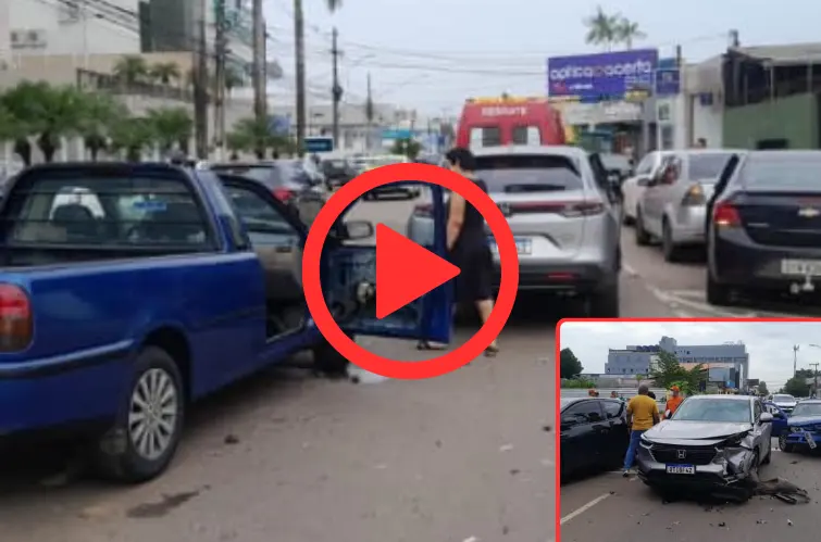 Colisão com cinco veículos deixa idoso ferido na Avenida Calama