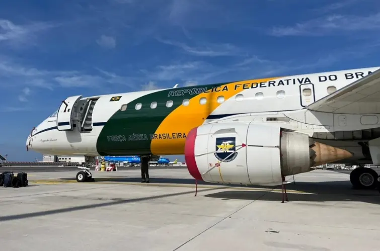 Avião presidencial Embraer VC-2 da FAB pousa em Porto Velho