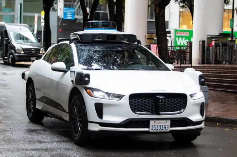 EUA investigam atropelamento de criança por carro autônomo em frente a escola