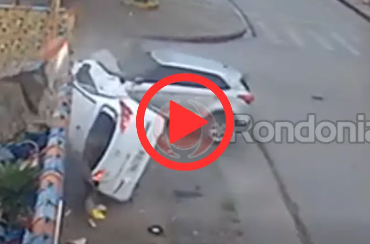 Vídeo registra grave acidente com capotamento na Rua Sucupira e três pessoas ficam feridas