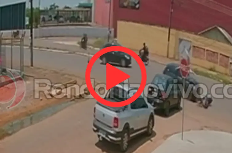 Vídeo mostra grave acidente que deixou homem e criança feridos