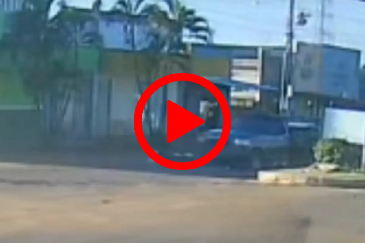 Motociclista morre após ser atingida por caminhonete que passou em lombada em alta velocidade
