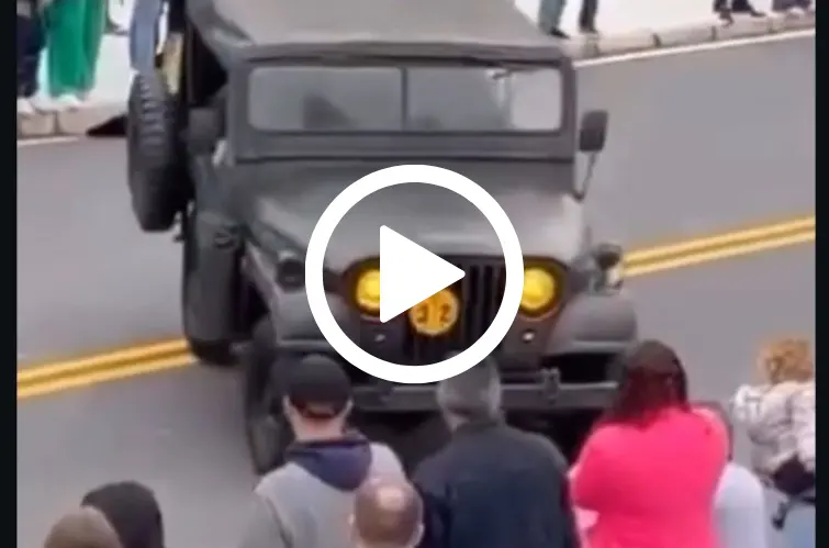 Veículo militar invade calçada durante desfile de 7 de setembro em SC e deixa duas pessoas feridas  CHAMADA