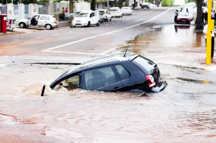 Seguro de carro cobre enchente? Veja quando a seguradora paga ou pode negar indenização