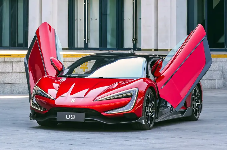 BYD Yangwang U9 supera Bugatti e atinge 496 km/h